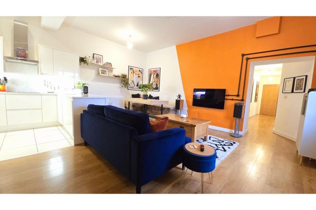 2 bedroom ground floor flat for sale