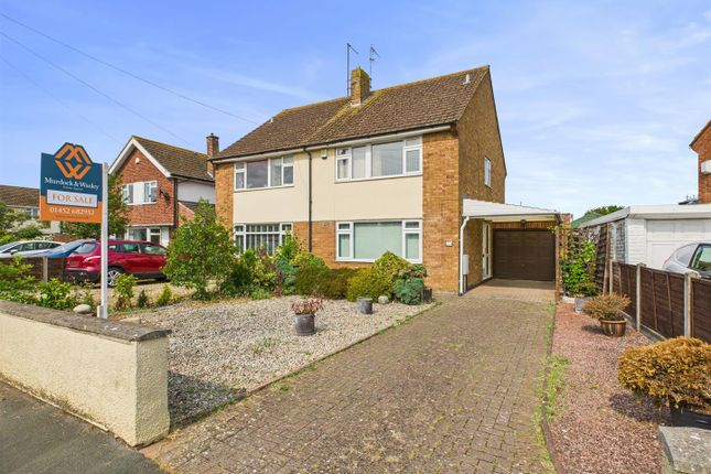 Paygrove Lane, Longlevens, Gloucester 3 bed semi