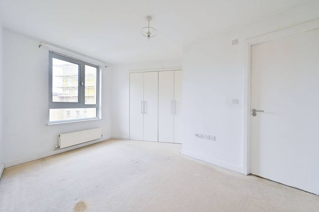 Buckler Court, Islington, London, N7 2 bed flat for sale