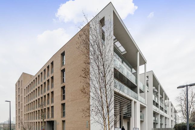 Meadow Court, E16, Royal Docks... 1 bed flat for sale