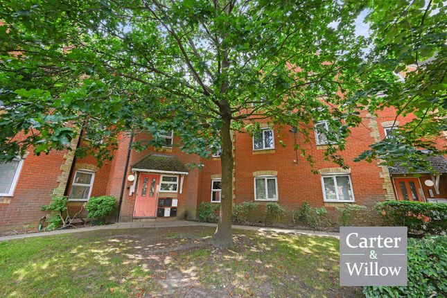 Campion Close, Romford 2 bed apartment for sale