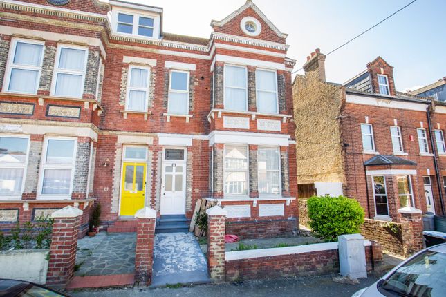 Cliftonville Avenue, Margate, CT9 3 bed flat for sale