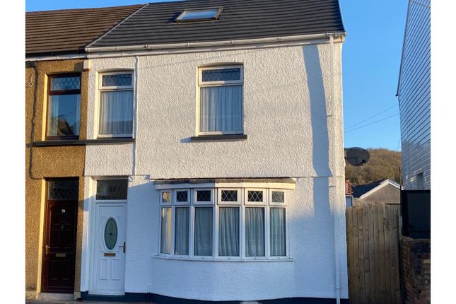 3 bed semi-detached house