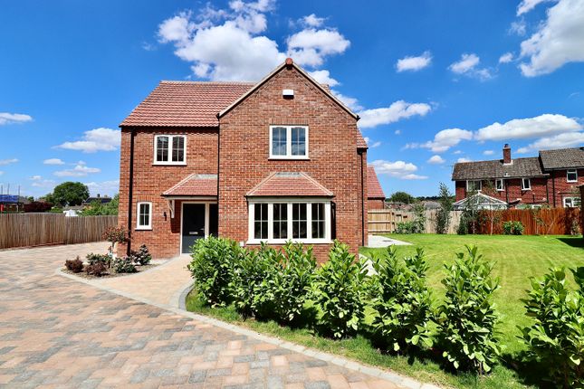 4 bed detached house