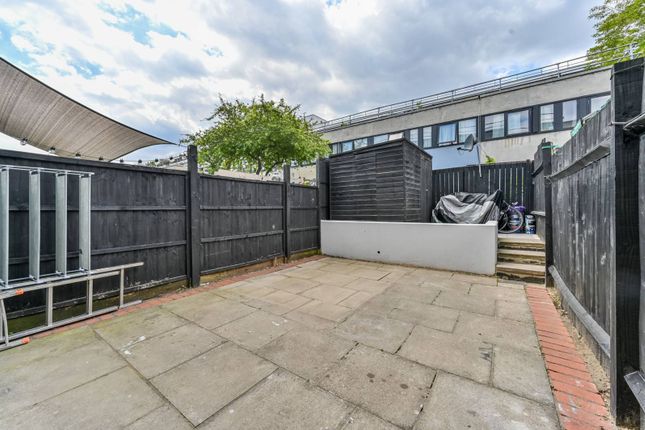 Elm Friars Walk, Camden, London, NW1 2 bed flat for sale