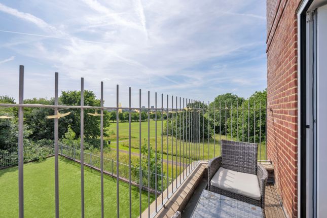 6 Great North Way, Barnet NW4 1 bed apartment for sale