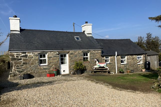 Sarn Pwllheli LL53 8EY 2 bed property with land for sale