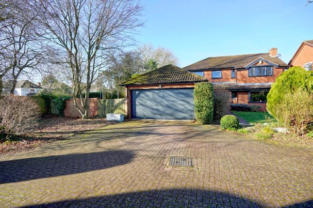 5 bed detached house