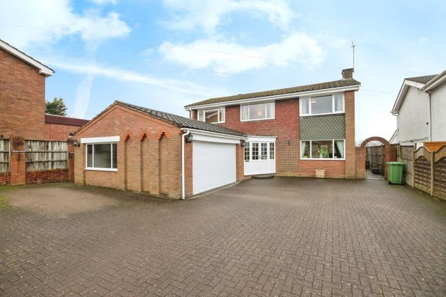 4 bed detached house