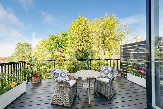 Rosecroft Avenue, London NW3 2 bed apartment for sale