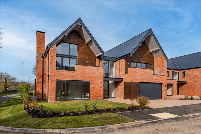 4 bed detached house