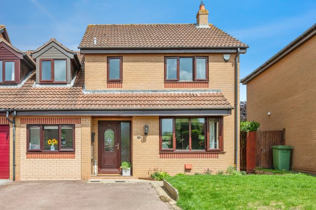 3 bedroom link detached house for sale