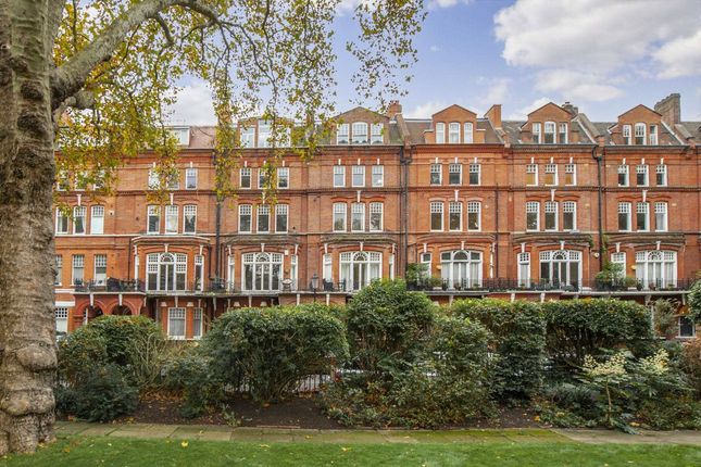 Elm Park Gardens, London SW10 3 bed flat for sale