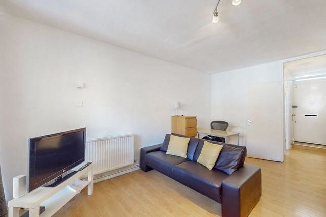 Studio flat for sale