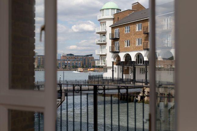 Princes Riverside Road, Rotherhithe... 2 bed flat for sale