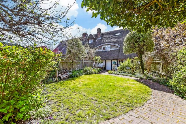 Langstone High Street, Havant, Hampshire 2 bed cottage for sale