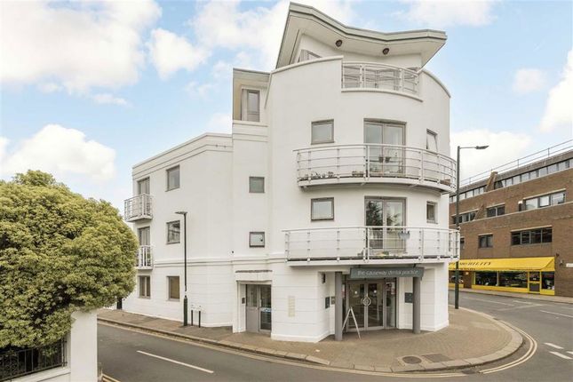 Middle Lane, Teddington TW11 2 bed flat for sale