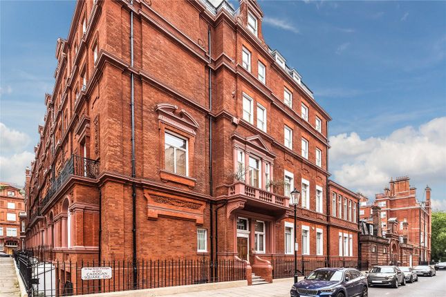2 bedroom maisonette for sale