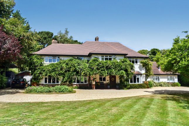5 bed detached house
