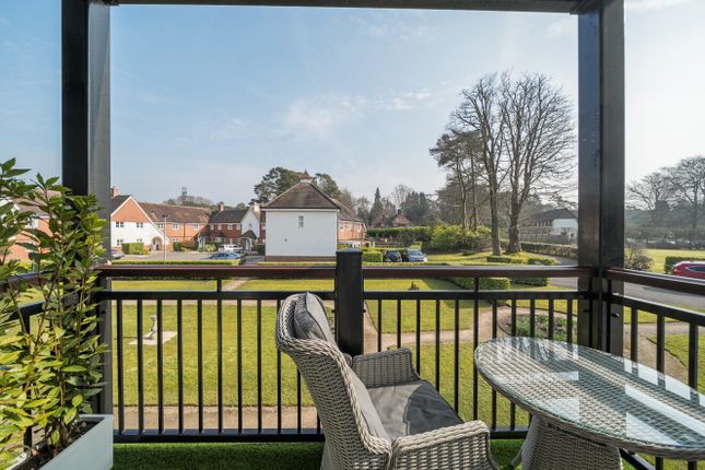 Beacon Crescent, Surrey GU26 2 bed flat for sale