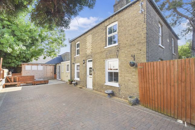 2 bedroom semi-detached house for sale