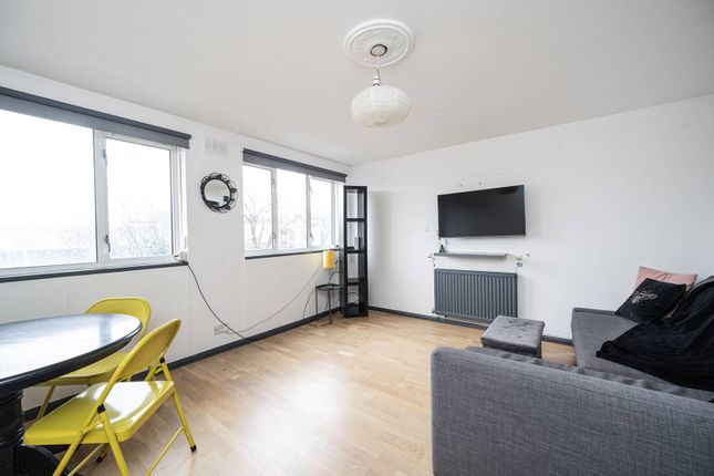 O'Leary Square, Stepney, London, E1 2 bed flat for sale