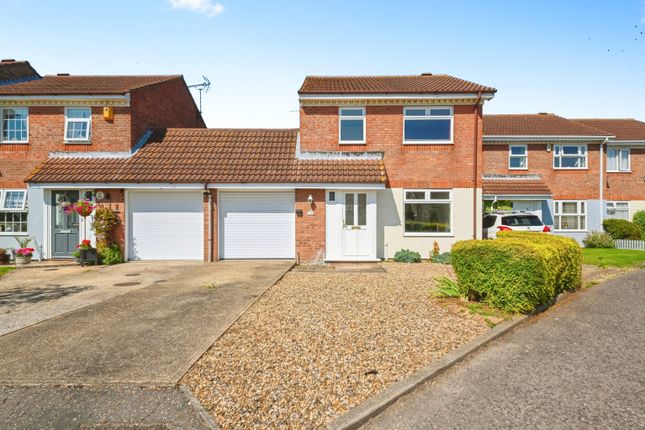 3 bed link detached house