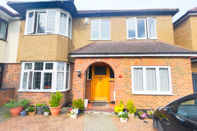 Whitchurch Gardens, Edgware HA8 6 bed detached house for sale
