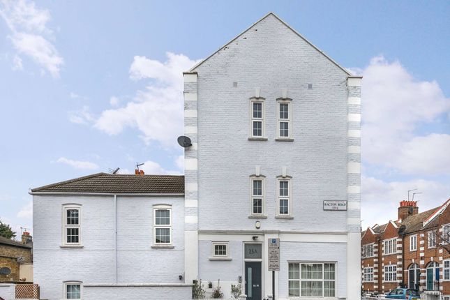 Tamworth Street, Fulham, London, SW6 3 bed maisonette for sale