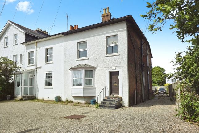 London Road, Newbury, Berkshire, RG14 3 bed apartment for sale