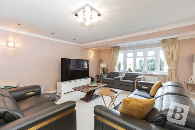 6 bed detached house