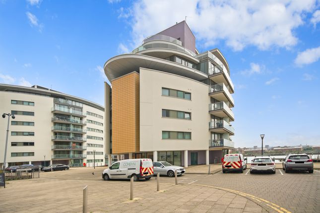 Basin Approach, E16 1 bed flat for sale
