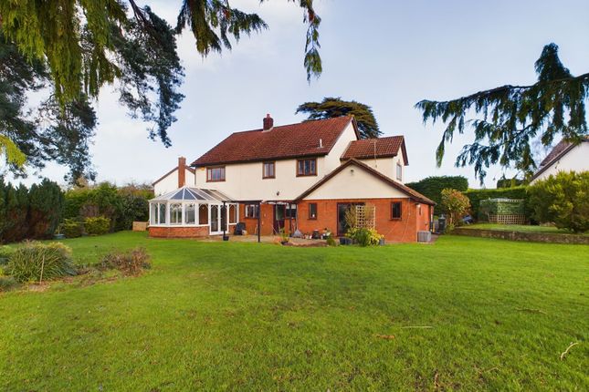 5 bed detached house