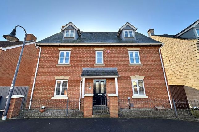 5 bed detached house