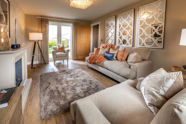 4 bed detached house