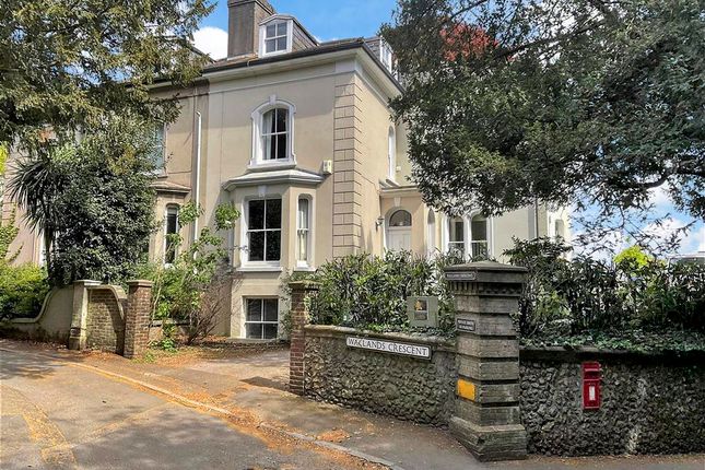 5 bed town house