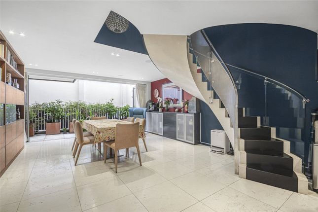 Crabtree Place, Fitzrovia, London, W1T 3 bed house for sale