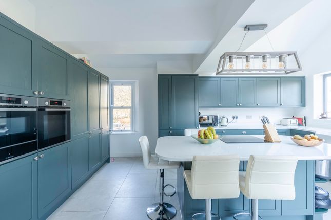 6 bedroom semi-detached house for sale