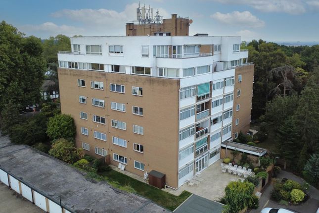The Bowls, Chigwell IG7 3 bed apartment for sale