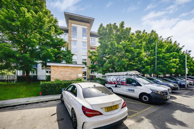 Langhorn Drive, Twickenham 1 bed apartment for sale