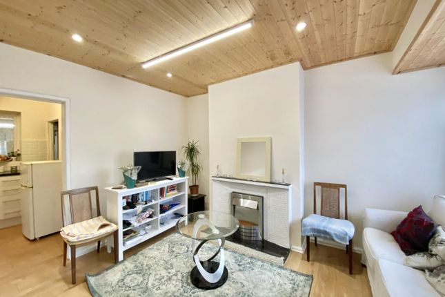 Coronation Road, Hayes, UB3 4JU 2 bed terraced house for sale