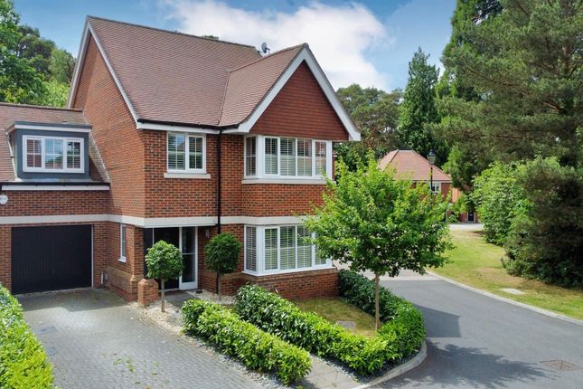 White Wood Vale, Camberley GU16 4 bed detached house for sale