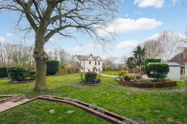 Hockley Road, Rayleigh, SS6 4 bed detached house for sale