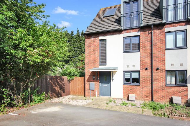 3 bedroom town house for sale