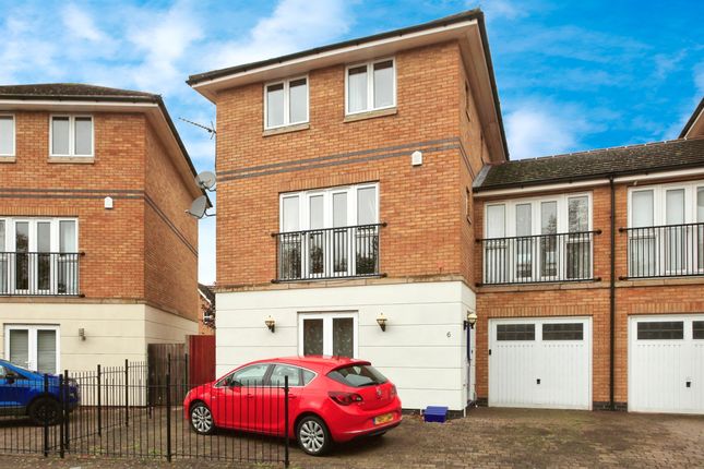 4 bedroom link detached house for sale