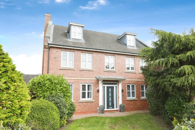 5 bed detached house