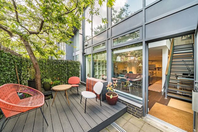Fairfield Road, London E3 1 bed flat for sale