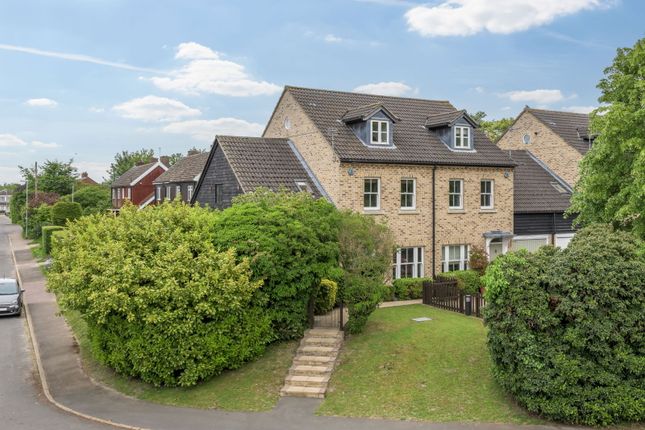 5 bedroom semi-detached house for sale
