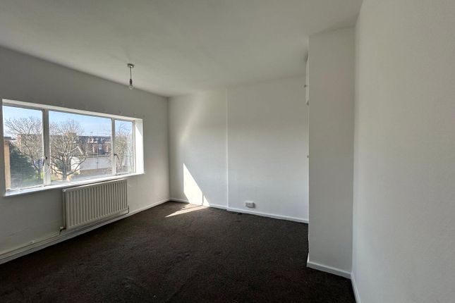 Bromley Road, London, SE6 3 bed flat for sale