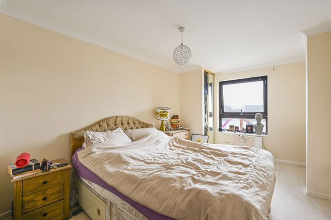 Freetrade Wharf, Wapping, London, E1W 2 bed flat for sale